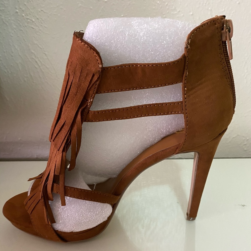 Heels - Picture 2 of 3